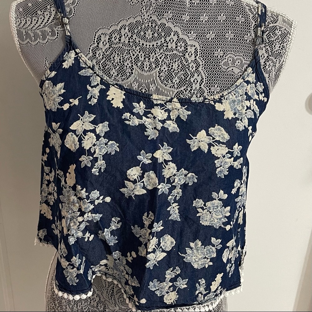 Design Lab top with Pom Poms women’s medium